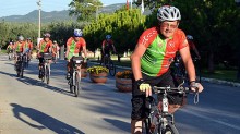 80 bisikletçi Yenişehir’de mola verdi