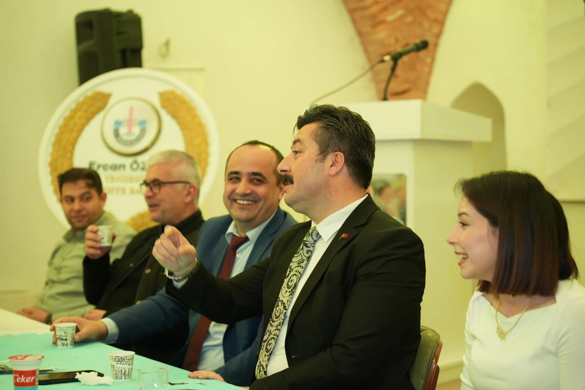 Başkan Özel üniversite öğrencileriyle iftarda buluştu