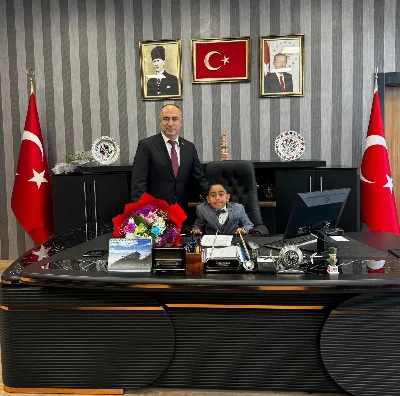 Yenişehir'de makam koltuğu minik Eymen'e devredildi