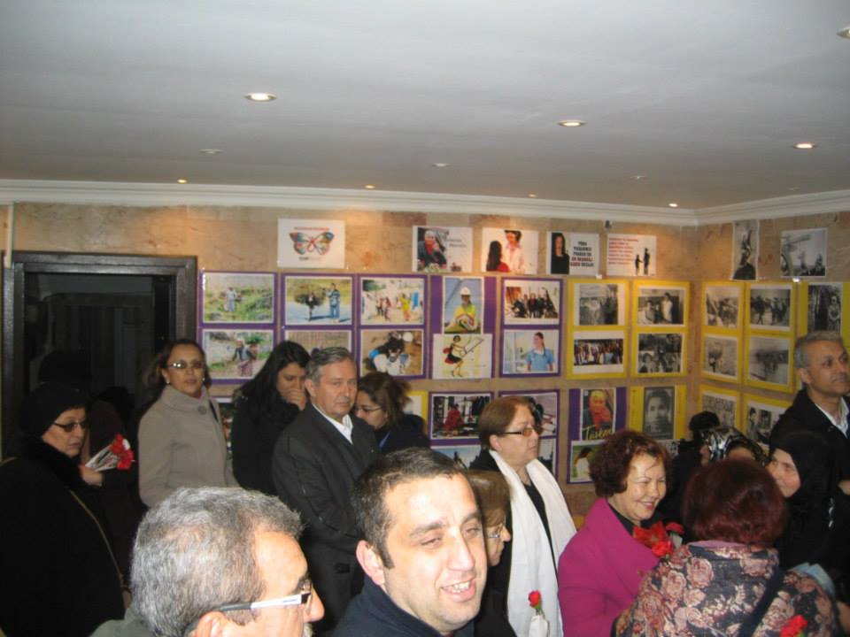 CHP Kadın Kolları resim sergisi açtı