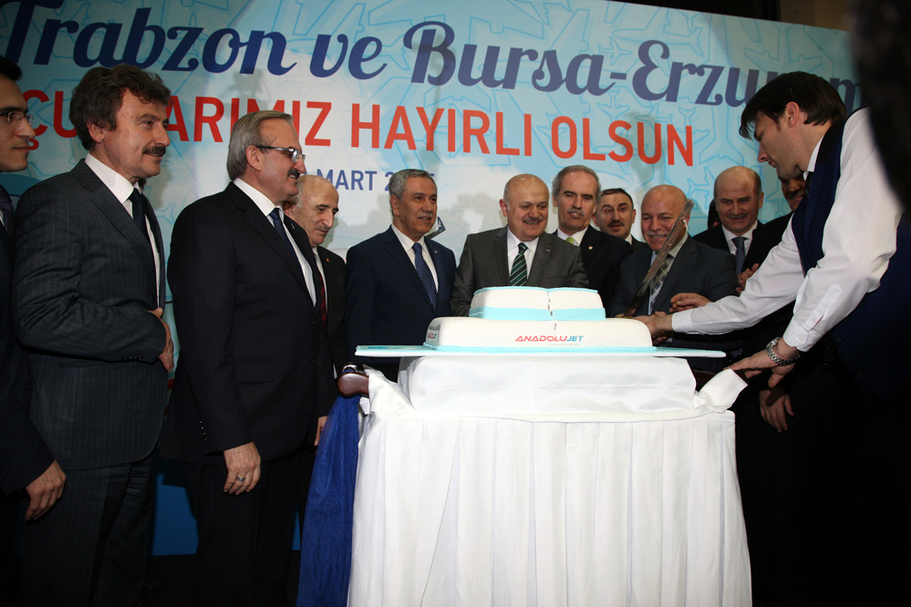 Trabzon ve Erzurum’a uçuşlar törenle başladı