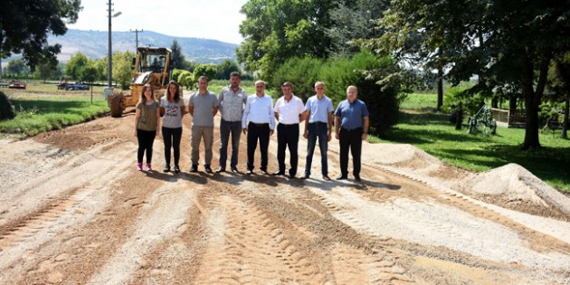 FİDANLIK SU DEPOSU YOLU SICAK ASFALTA KAVUŞUYOR