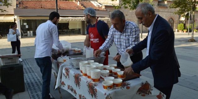 BAŞKAN AYDIN’DAN VATANDAŞLARA ÇORBA İKRAMI