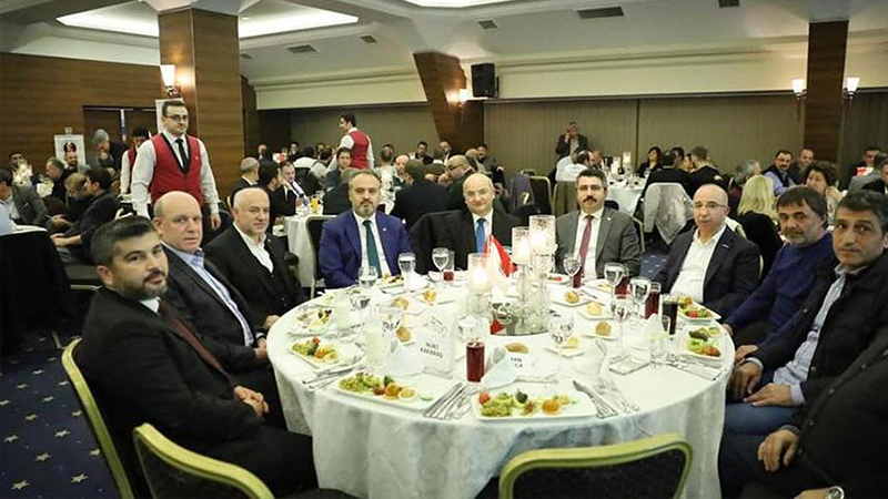 AKP’li Bursa Belediyesi’nden 30 milyon lira değerinde ‘tanıtım’ ihalesi: Beş yıldızlı otelde konaklama, menüde karides, kalamar tava…